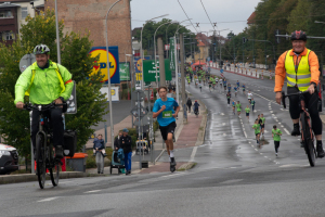 2736_DSC01302_macuti_stadtlauf