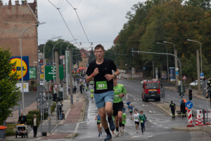 2739_DSC01324_macuti_stadtlauf